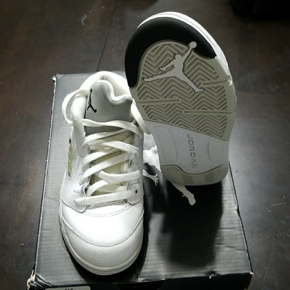 SOLD! Jordan Retro size 10c kids - Picture 2 of 4
